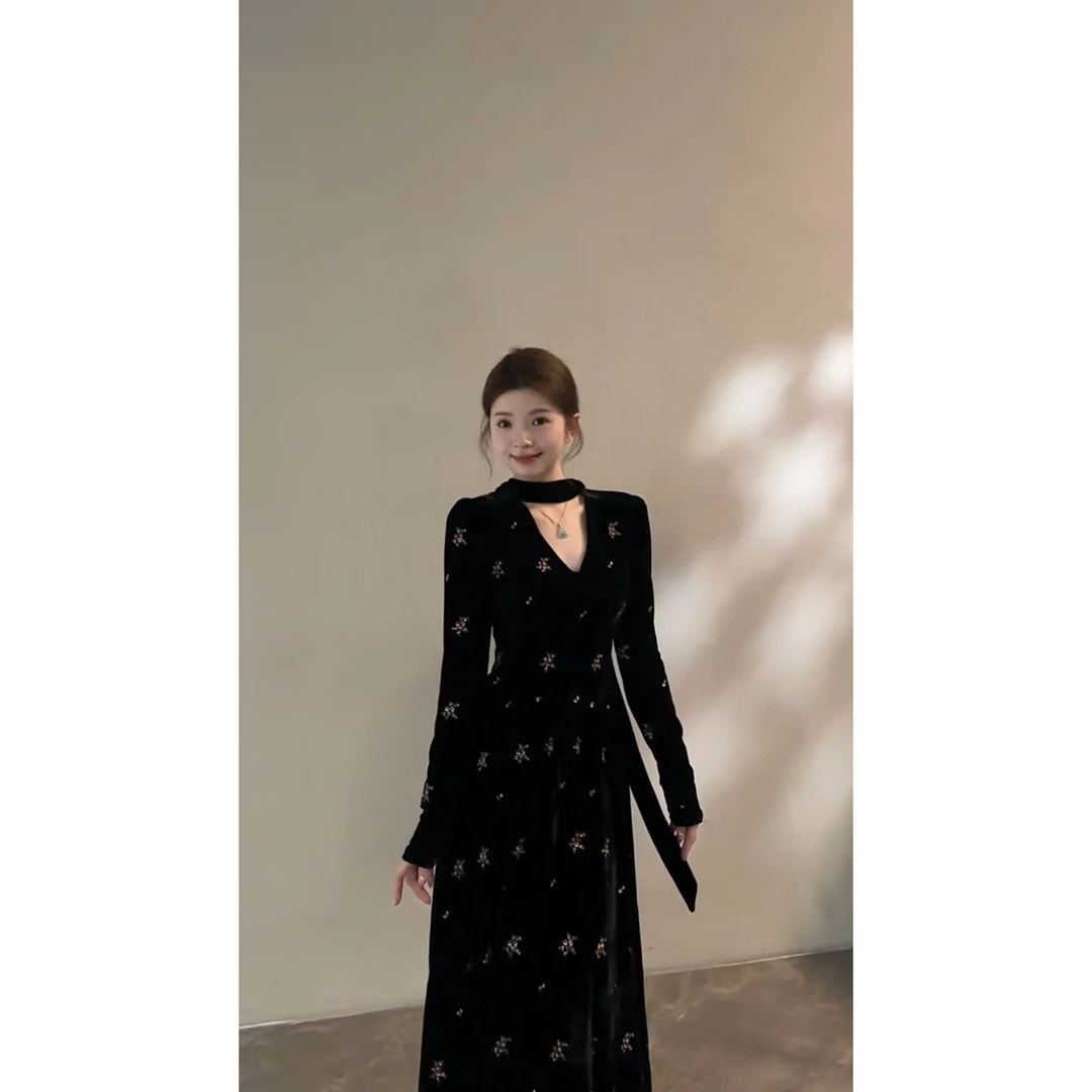 【颂宋】秋冬法式高级感烫钻丝绒连衣长裙漂亮纯欲飘带小黑裙DT1808