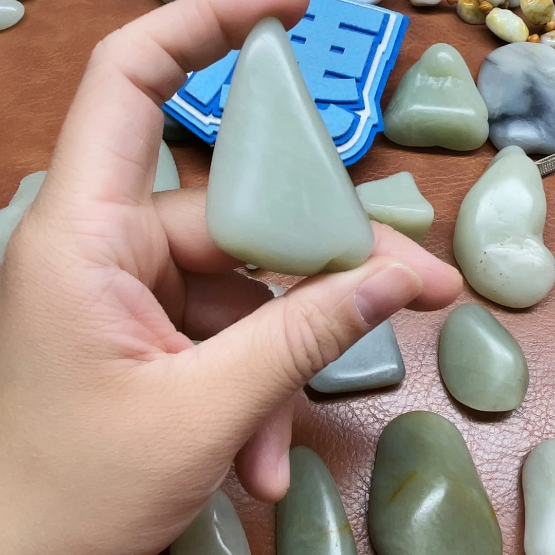 小***坑颈饰未镶嵌和田玉