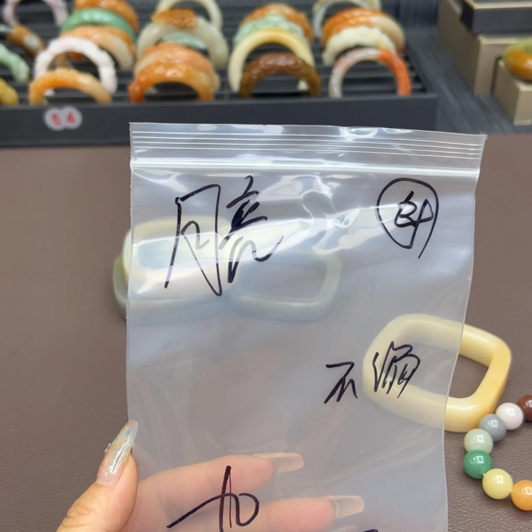 石英质玉手镯未镶嵌追****