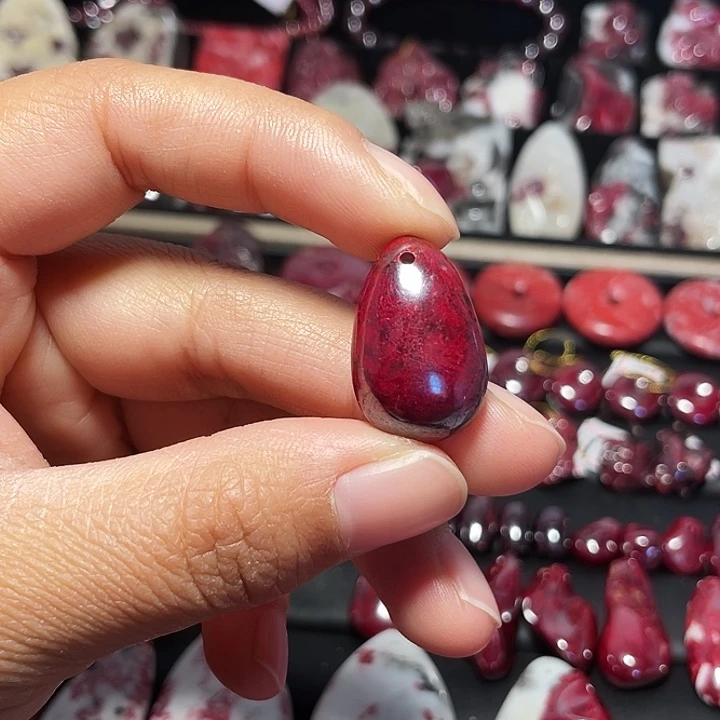 天然辰砂原矿水滴吊坠16克