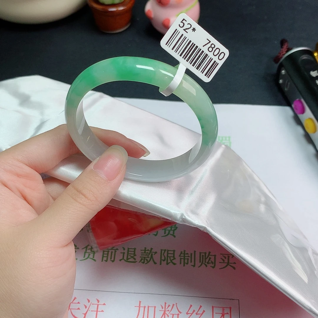 翡翠手镯未镶嵌翡翠手镯