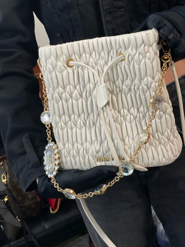 95新 MIU MIU/缪缪 阿白奢品/缪缪 白色水桶包