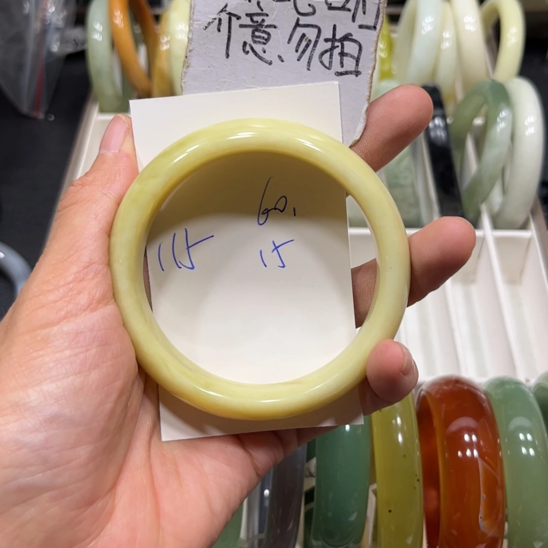 未镶嵌蛇纹石玉手镯