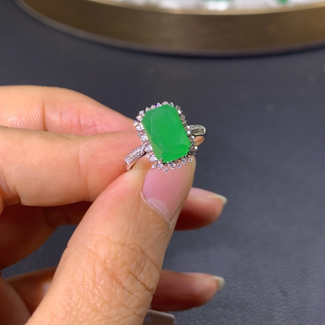 翡翠戒指18K金镶嵌翡翠