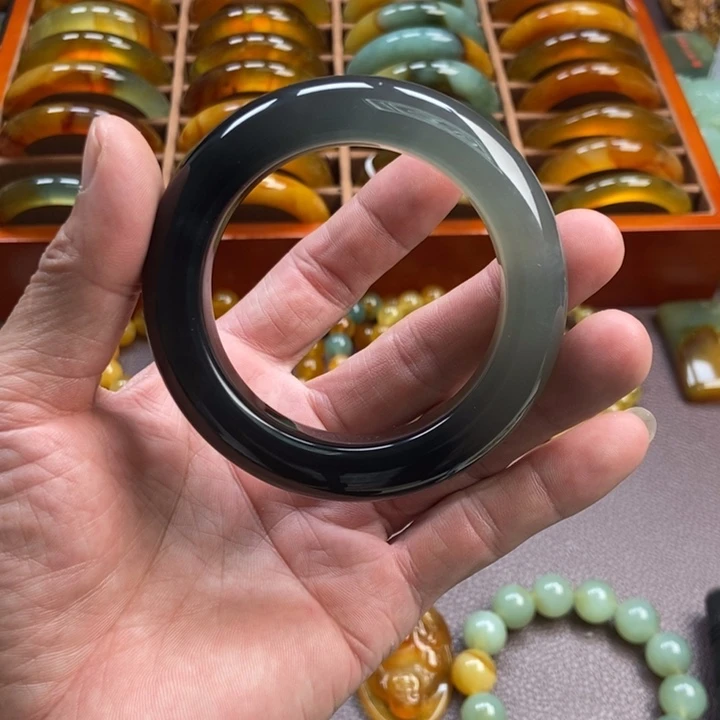 蛇纹石玉手镯未镶嵌葡*籽