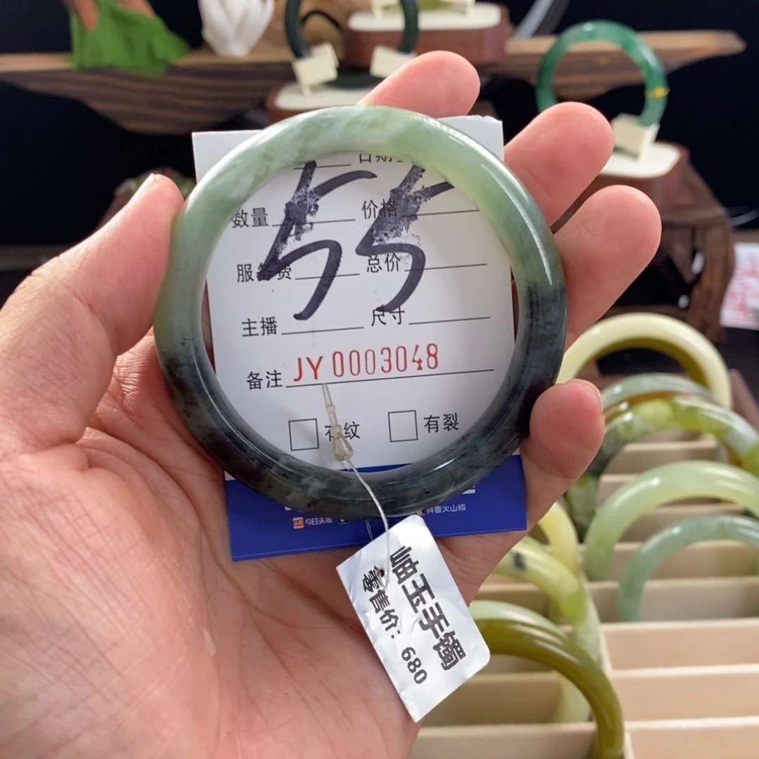 蛇纹石玉未镶嵌手镯