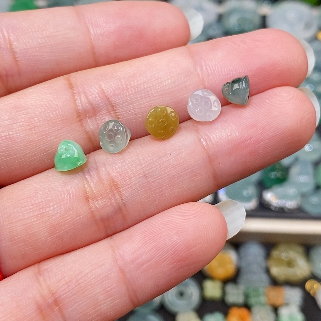 颈饰未镶嵌翡翠莲蓬5颗