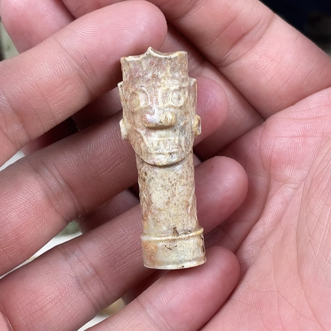 未镶嵌石英质玉车挂爱**玉
