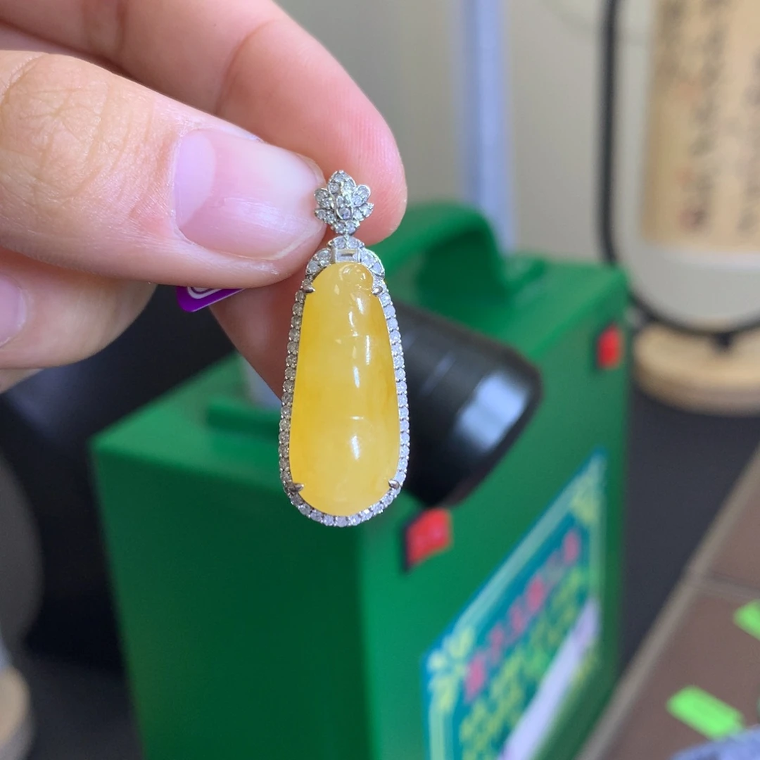 翡翠颈饰18K金镶嵌翡翠