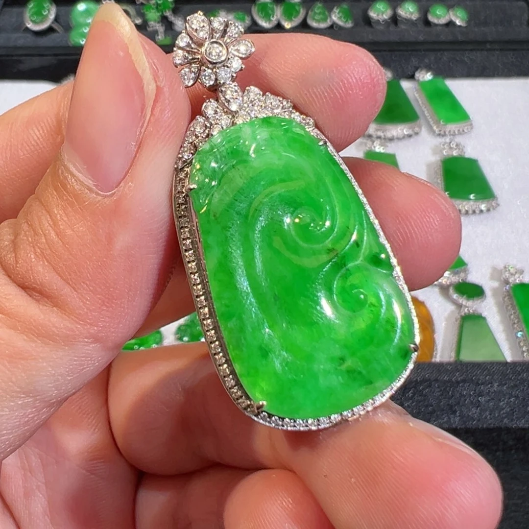 【闪购商品】翡翠吊坠(不含链)18K金镶嵌