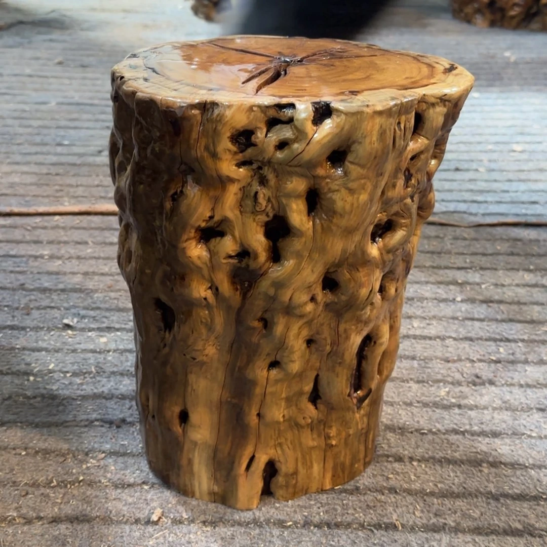 国***山龙纹鸡心枣木手工艺品