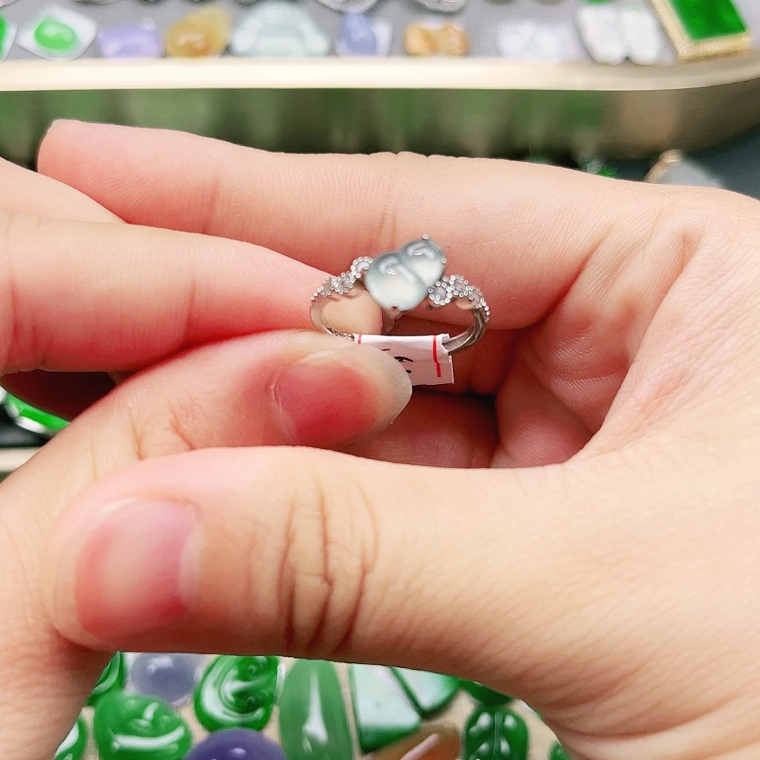 翡翠未镶嵌颈饰裸石