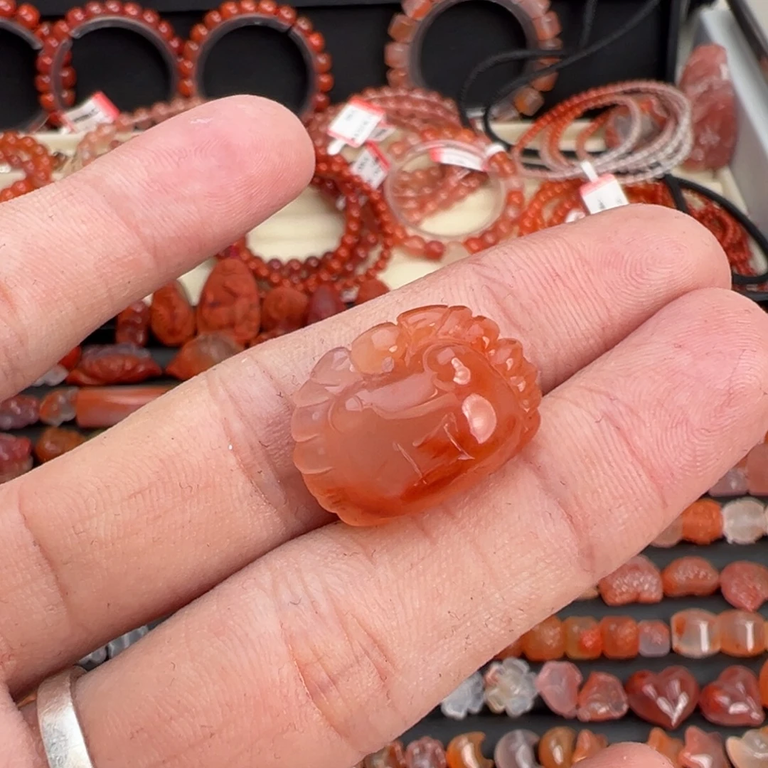 南红玛瑙未镶嵌颈饰螃蟹