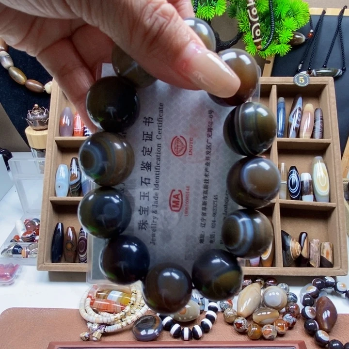 胖***子玛瑙/玉髓颈饰未镶嵌