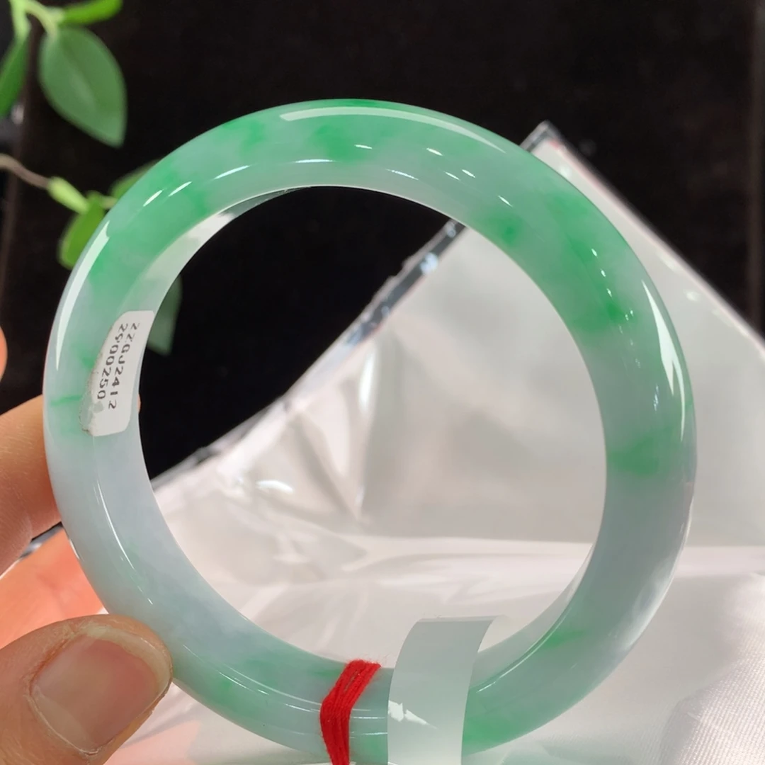 翡翠手镯未镶嵌111-0250