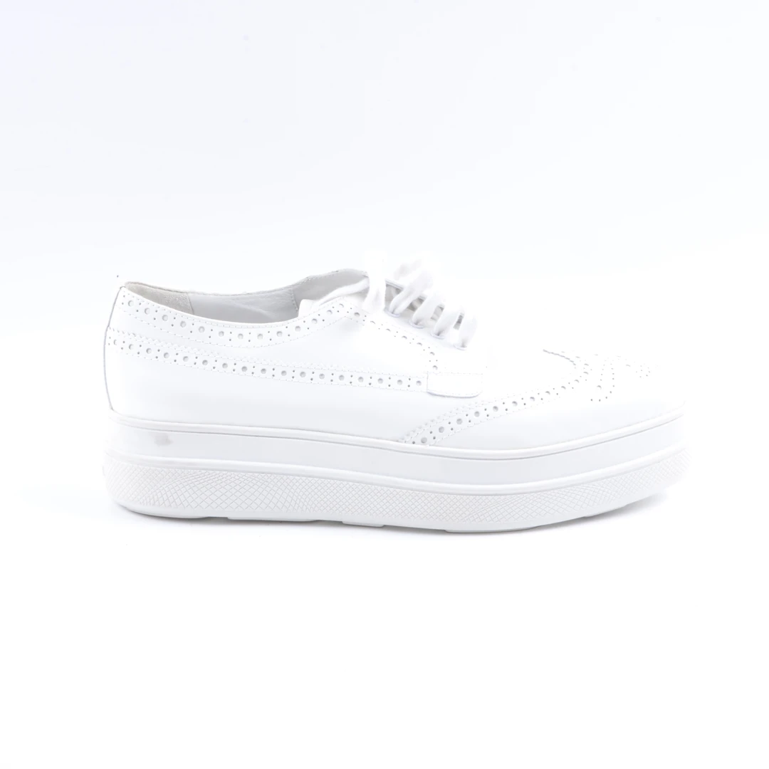 99新 Prada/普拉达 PRADA/普拉达纯白色厚底休闲鞋39