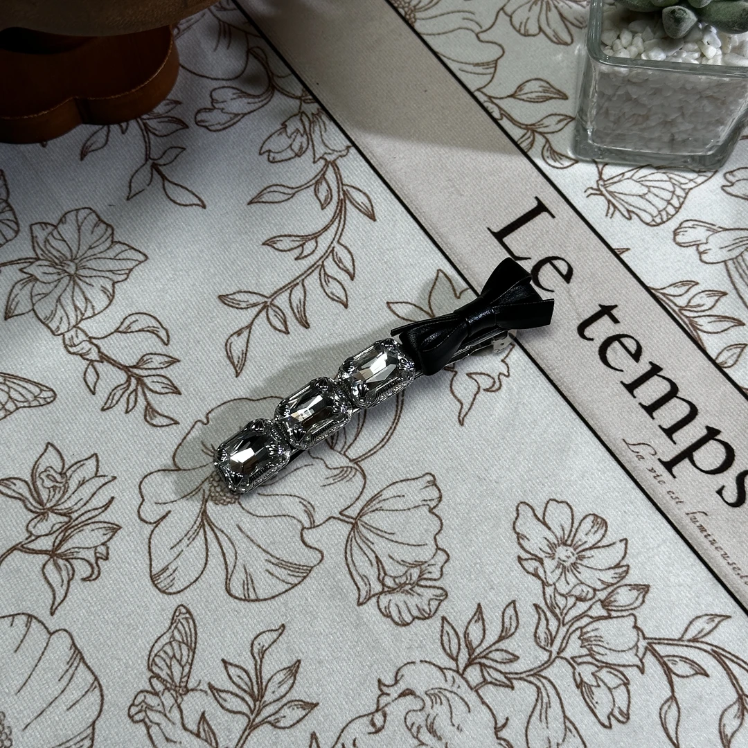 芙奈琪0303219高端轻奢亮钻蝴蝶结弹夹