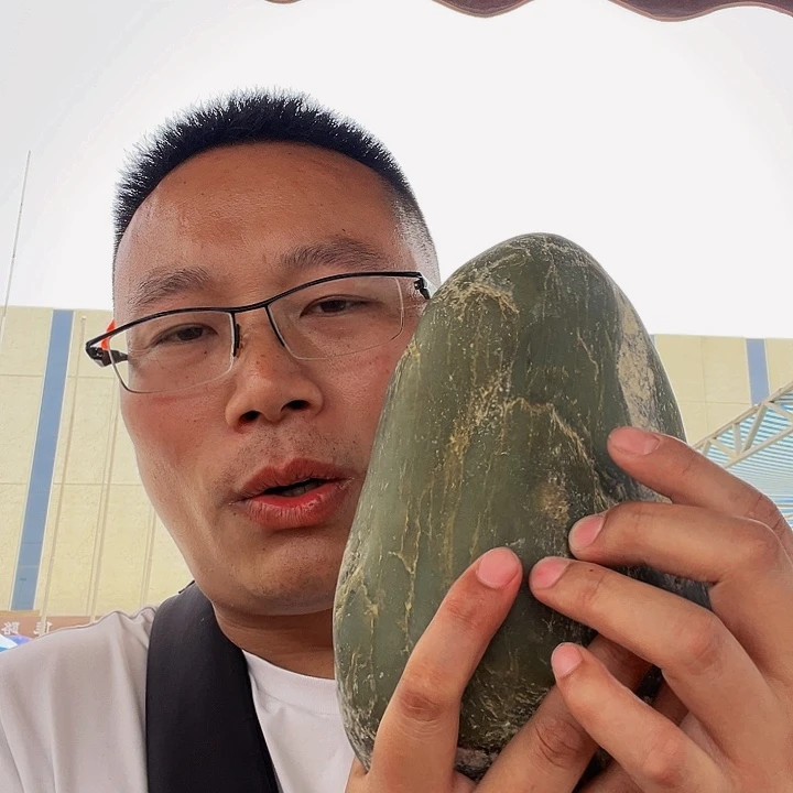 和田玉（糖玉）未镶嵌挂件山****堂