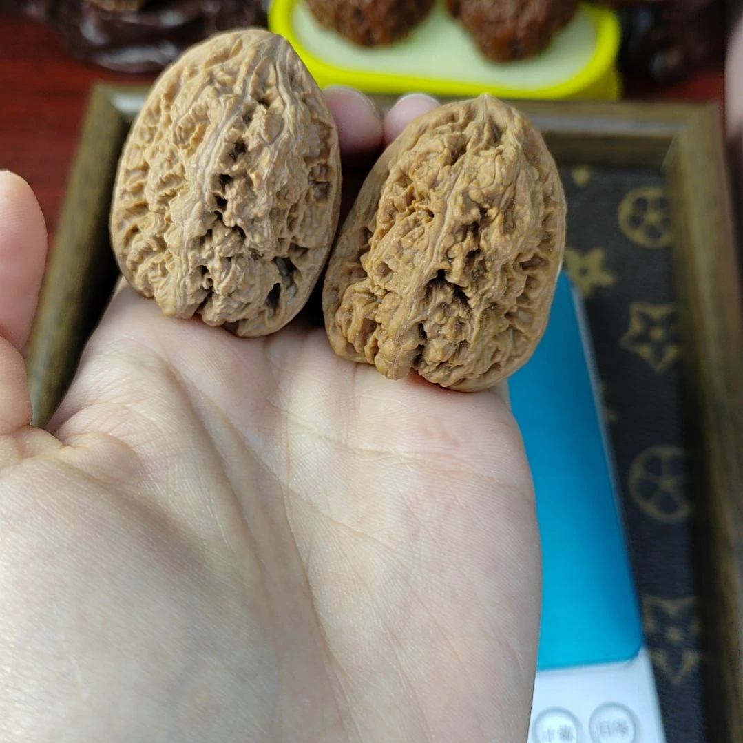 杨***诺吊坠文玩核桃将军膀