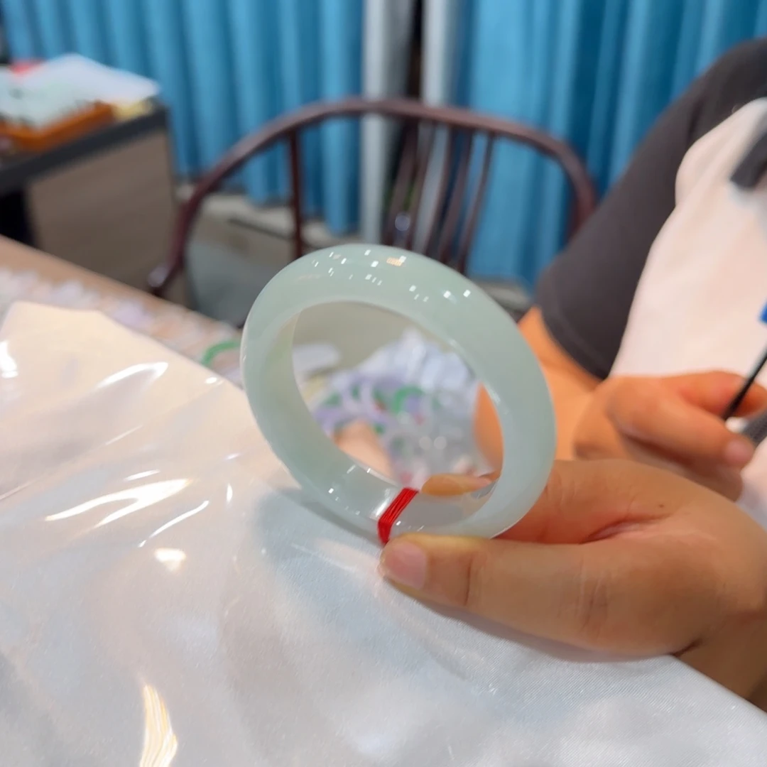 翡翠手镯未镶嵌55.2圈正圈