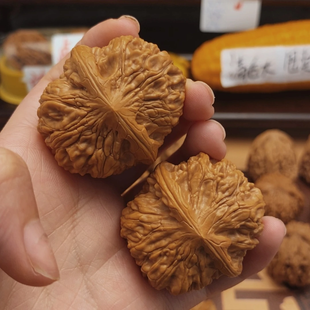 文玩核桃吊坠39玉枕元宝