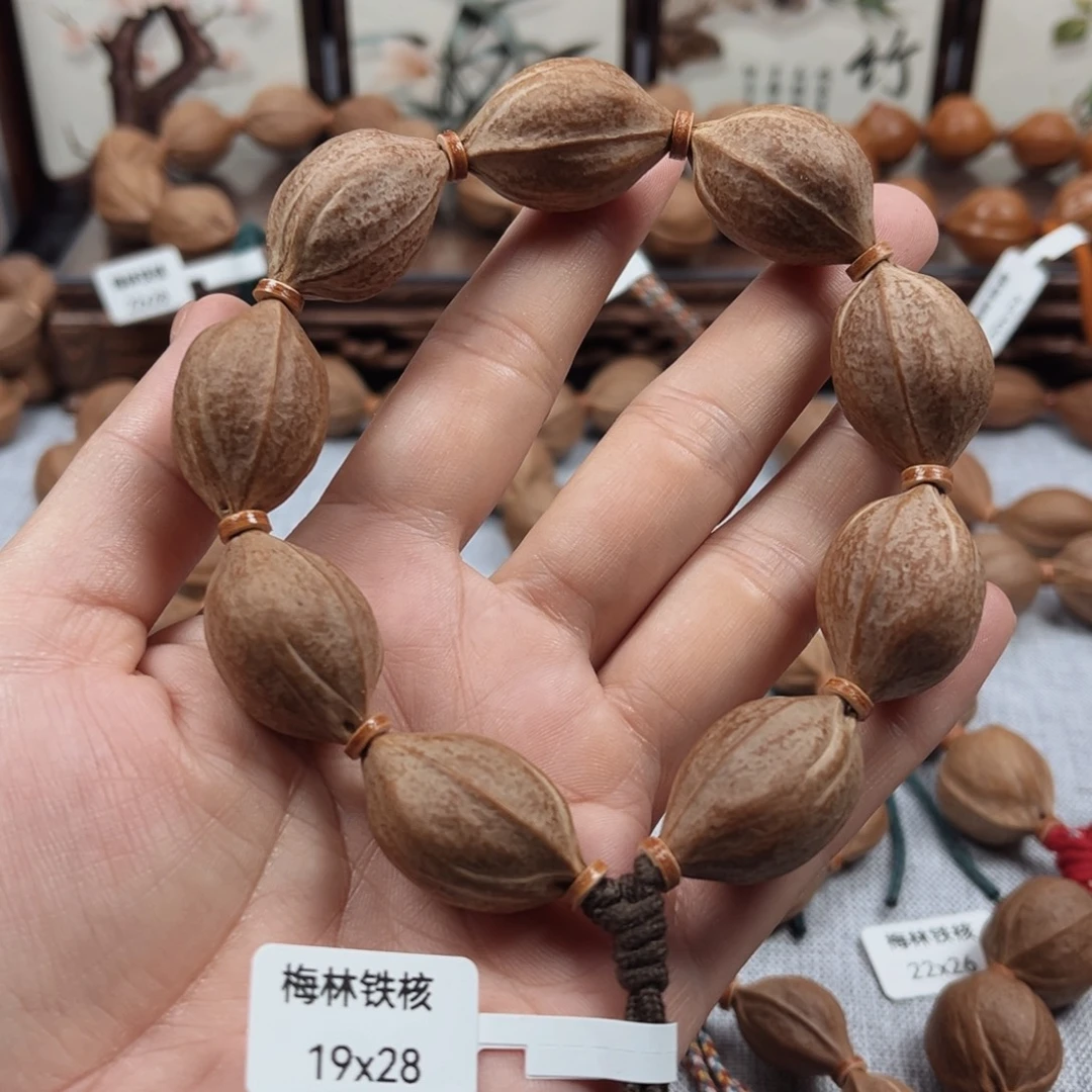 饺***王橄榄核吊坠梅林铁核19.28
