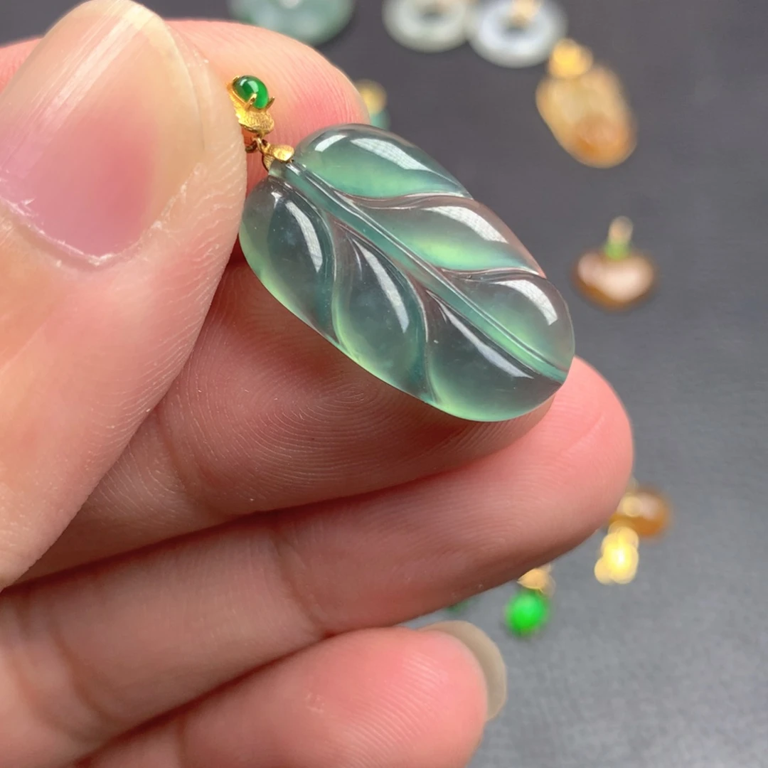 【闪购商品】颈饰18K金镶嵌翡翠翡翠