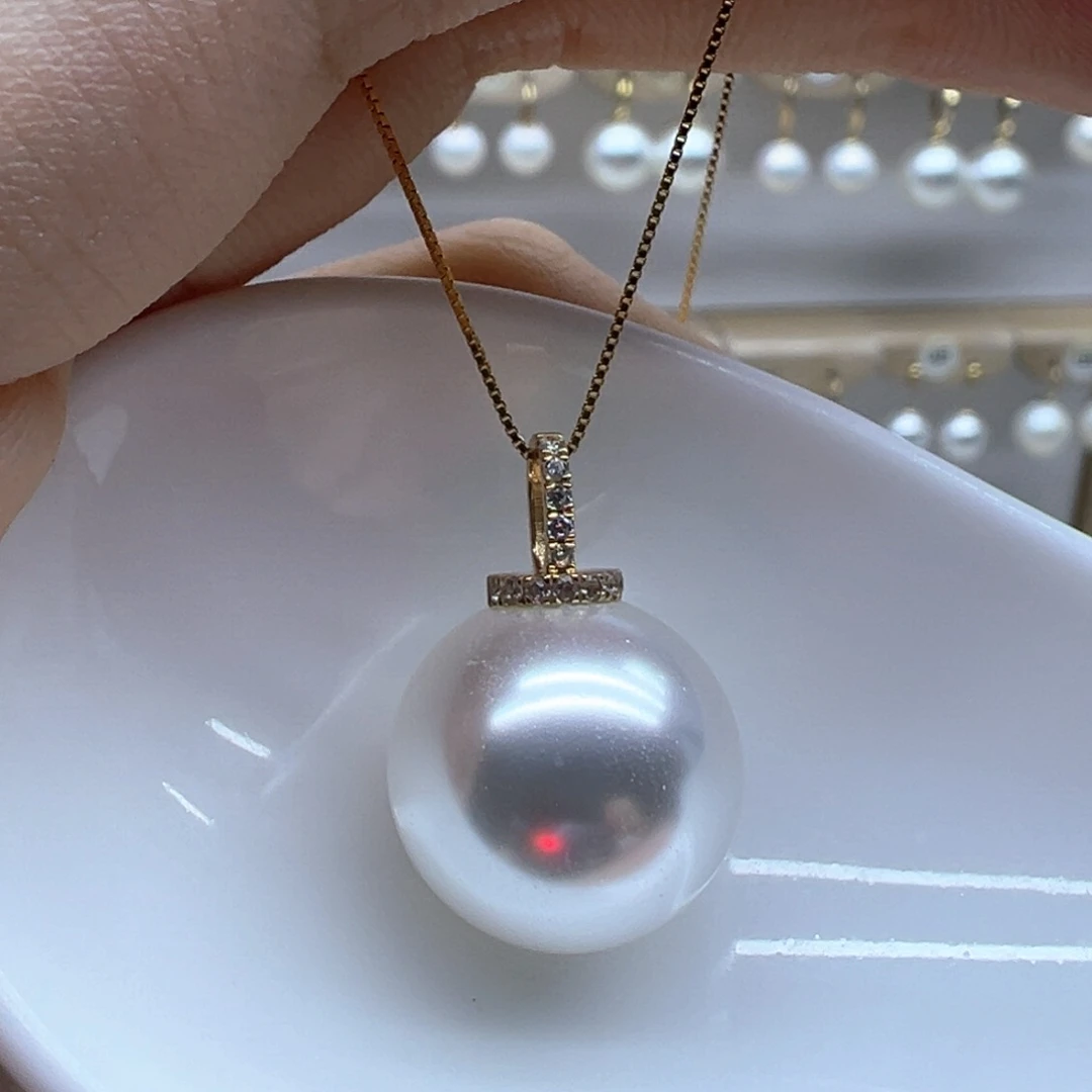 淡水珍珠18K金镶嵌吊坠(赠链)