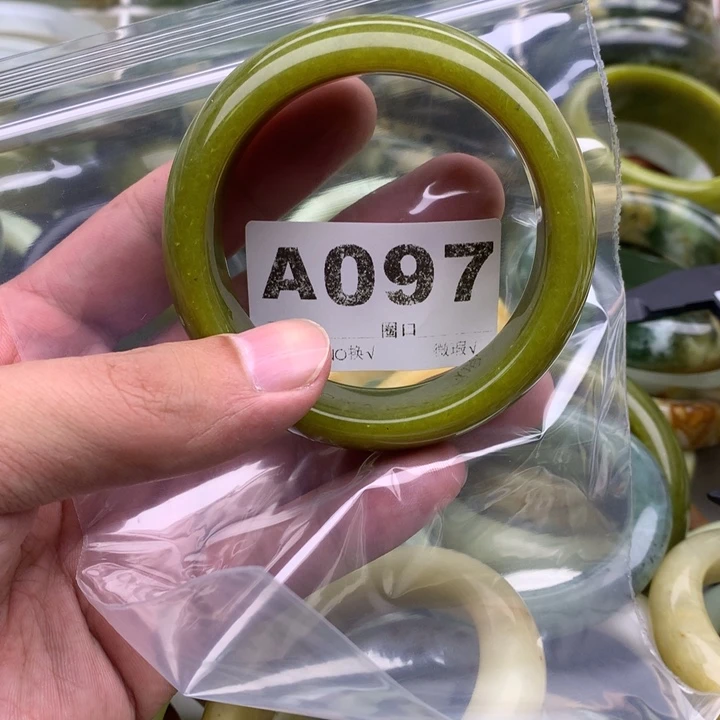 太***品未镶嵌蛇纹石玉手镯