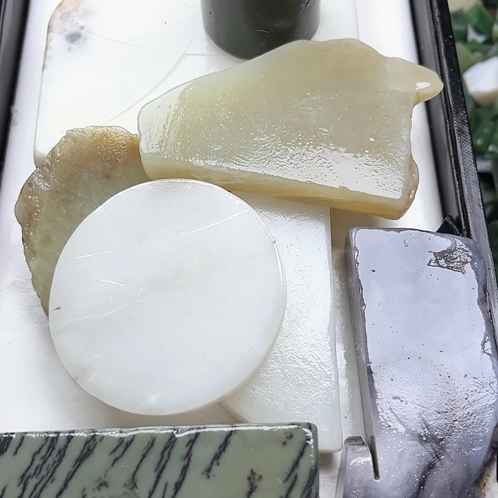 和田玉（糖玉）和田玉边角料9K金镶嵌白**君