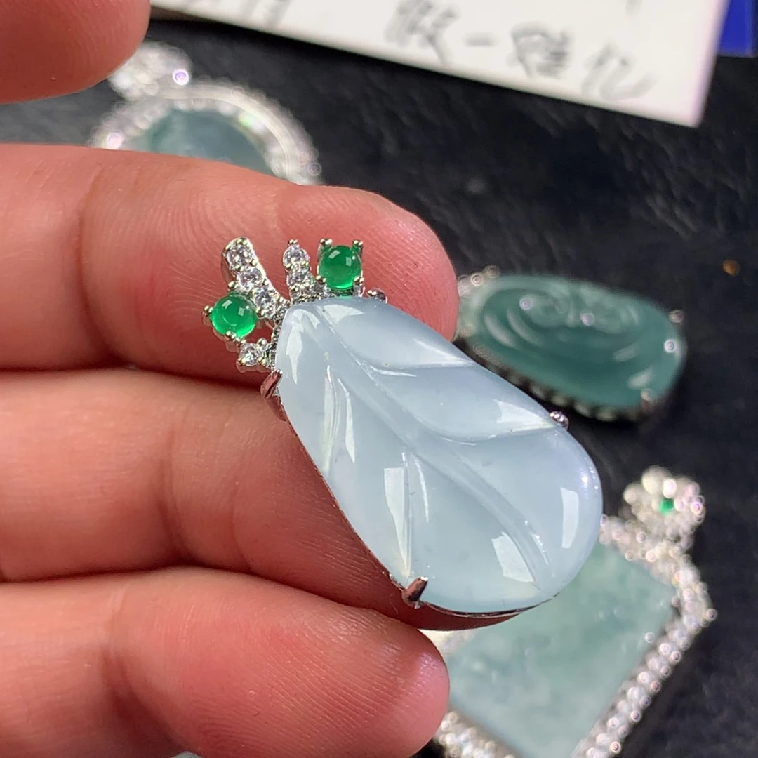 翡翠未镶嵌颈饰大芭蕉叶