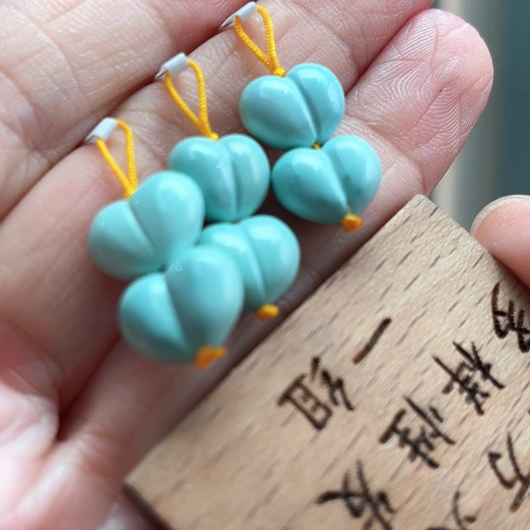 绿松石未镶嵌颈饰