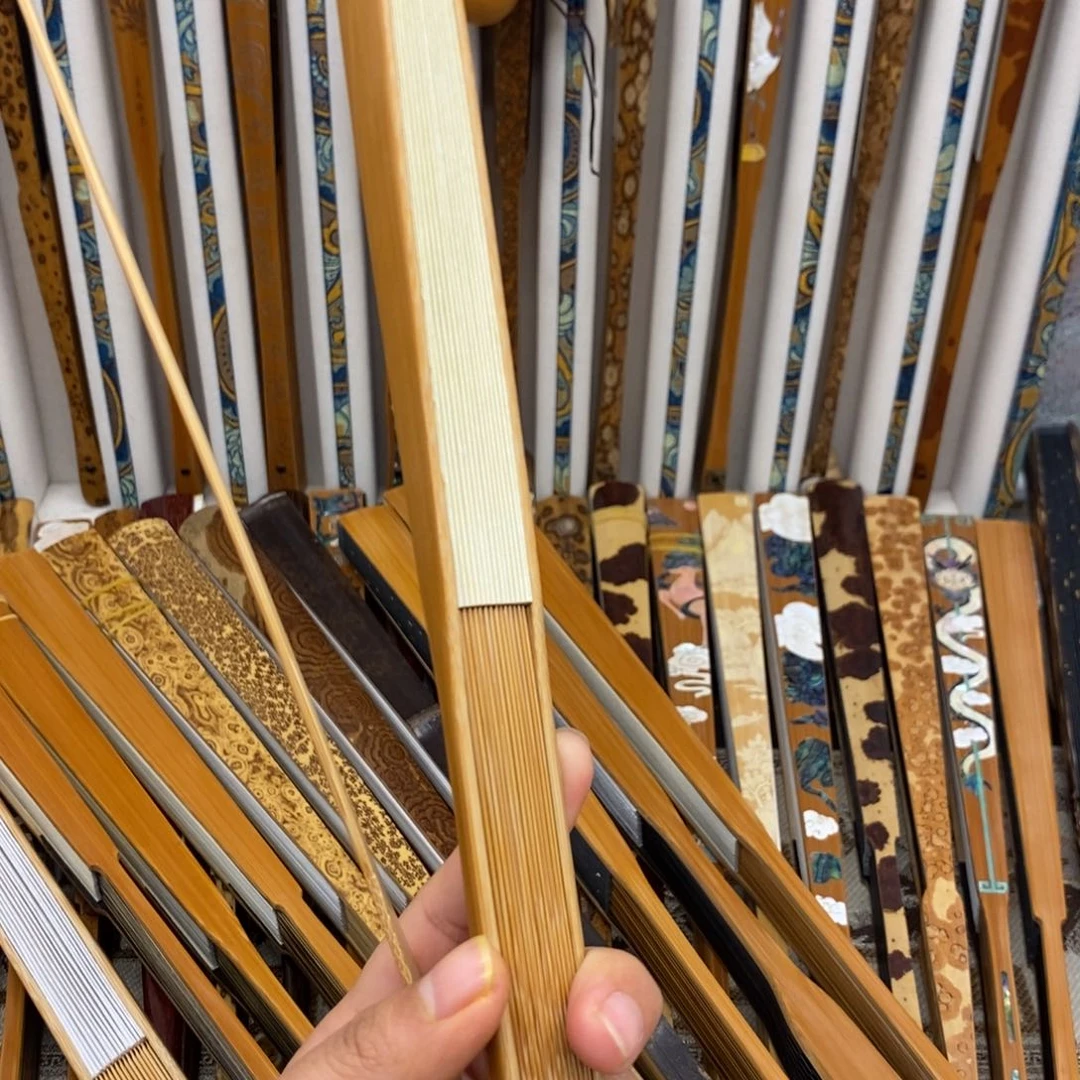 扇子？*啊路路咯摸摸摸摸摸头