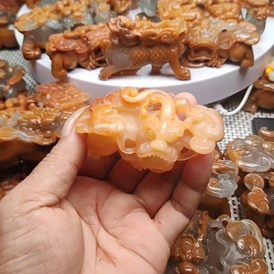 石英质玉（黄龙玉）未镶嵌颈饰