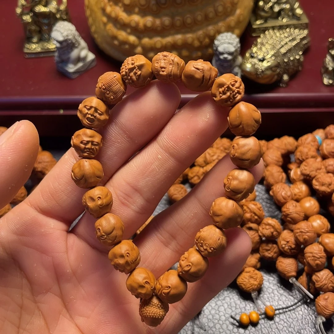 龙纹桃核雕刻虚派罗汉