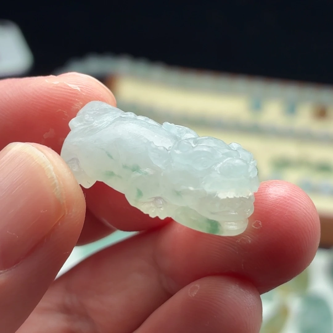 定制翡翠未镶嵌皮休