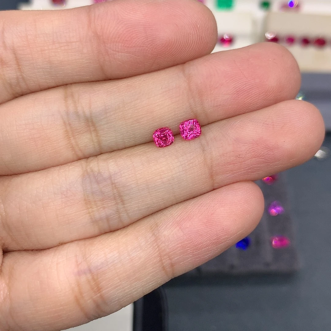 尖晶石裸石65分一对绝地耳钉料