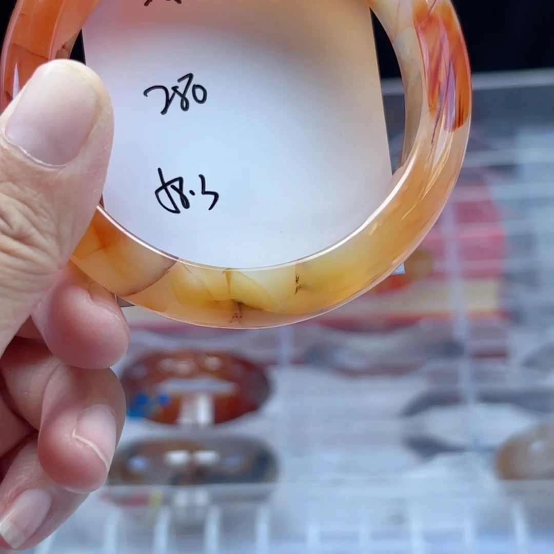 珊***珊玛瑙/玉髓手镯未镶嵌