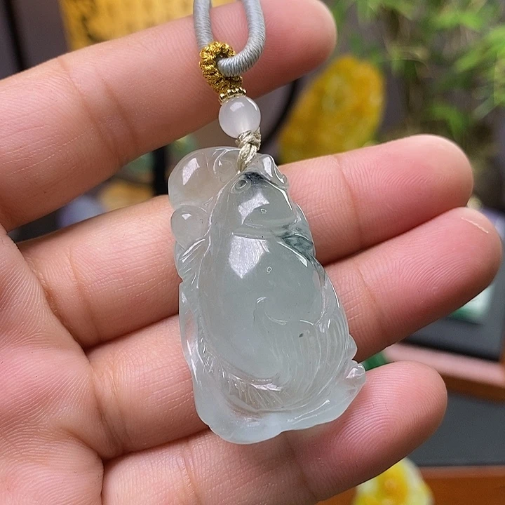 翡翠未镶嵌吊坠(赠链)