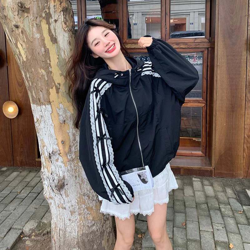 韩系设计感蕾丝蝴蝶结印花冲锋衣女秋季2024新款运动慵懒风短外套