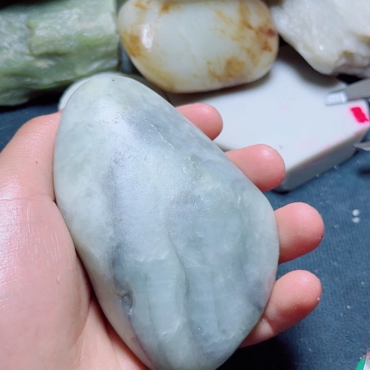 和田玉（糖玉）未镶嵌珠宝奇石