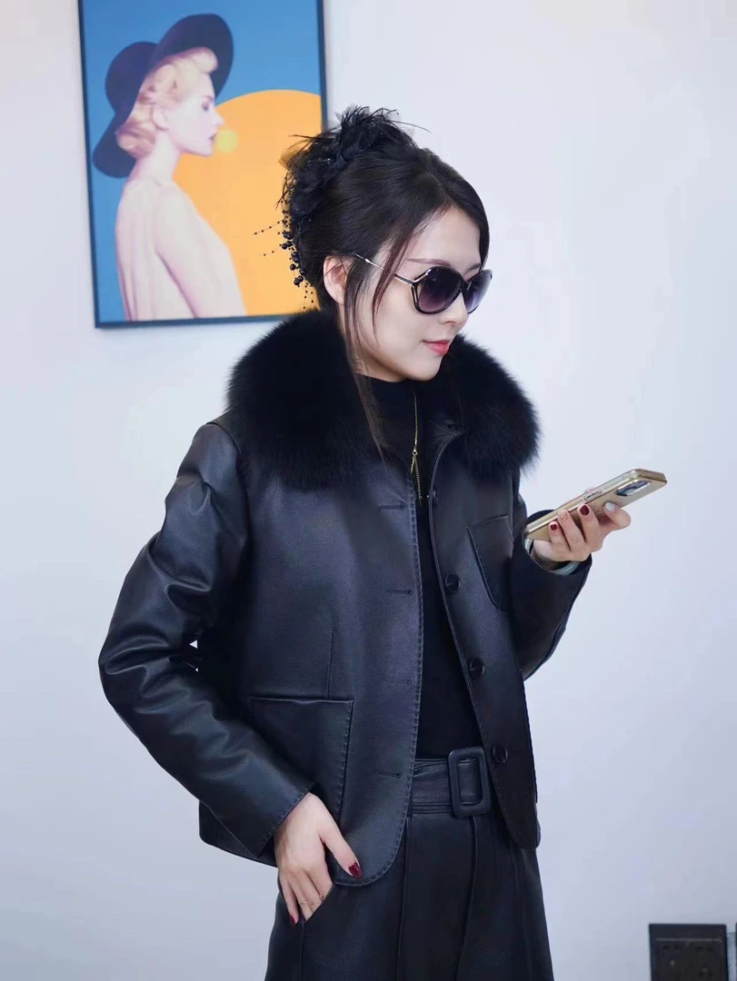 鹅绒真皮皮衣外套女2025新款冬款头层小牛皮内胆狐狸毛领脱卸上衣