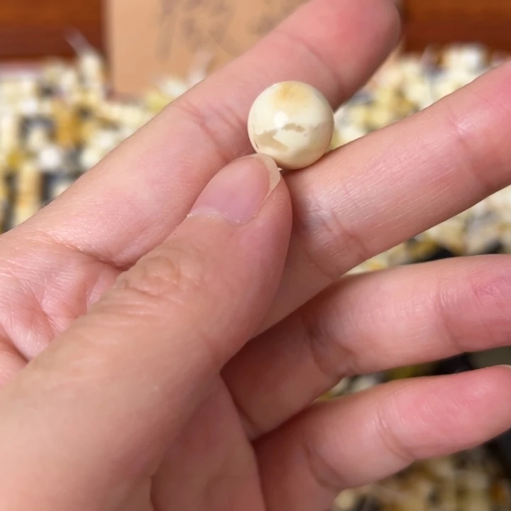 蜜蜡未镶嵌裸石12.2mm一个