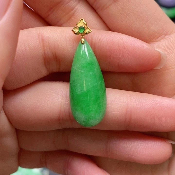 翡翠颈饰未镶嵌吊坠