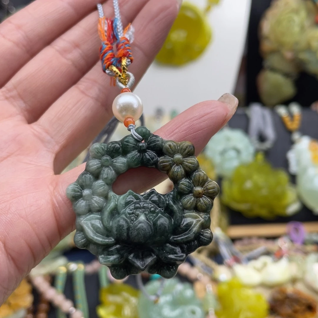 蛇纹石玉未镶嵌颈饰