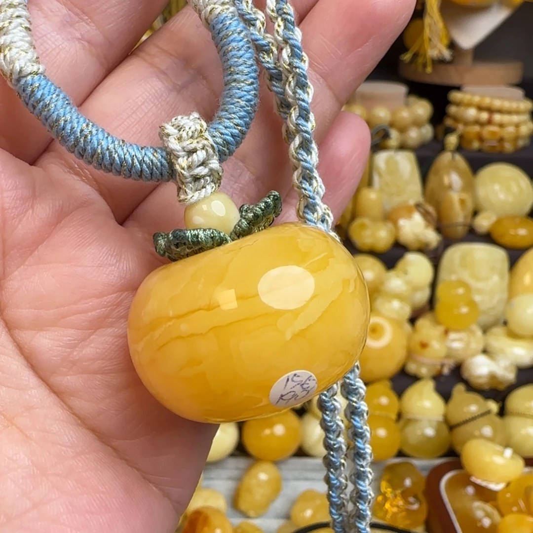 琥珀未镶嵌套链焦皮料蜜蜡柿柿如意吊坠