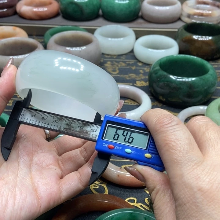 石英质玉手镯未镶嵌微瑕