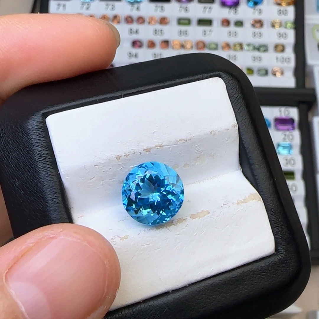 托帕石裸石瑞士蓝色 6.45克拉