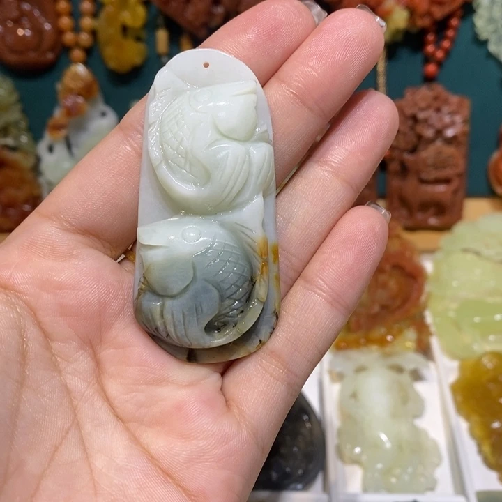蛇纹石玉未镶嵌颈饰