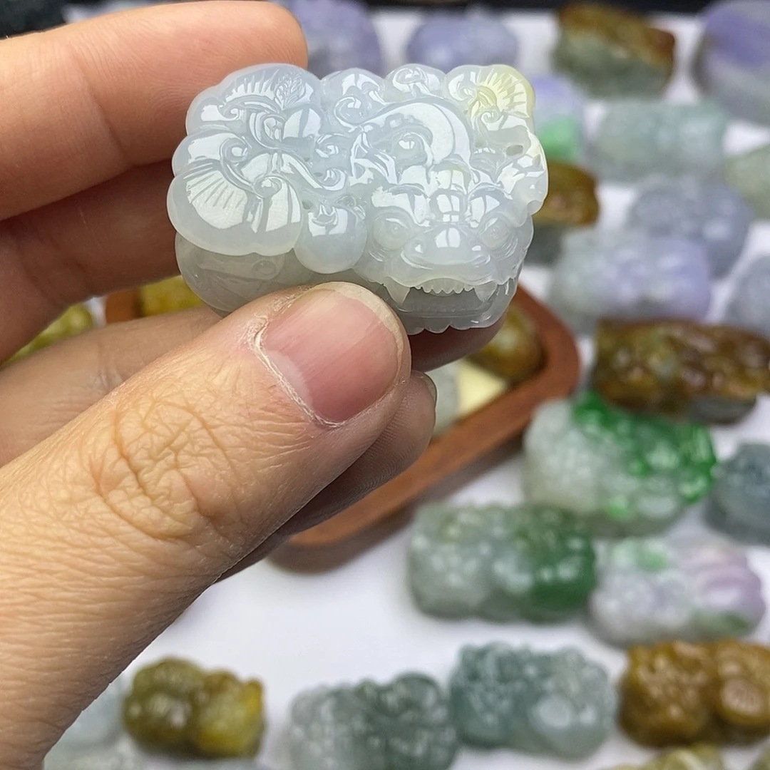 翡翠未镶嵌颈饰貔貅